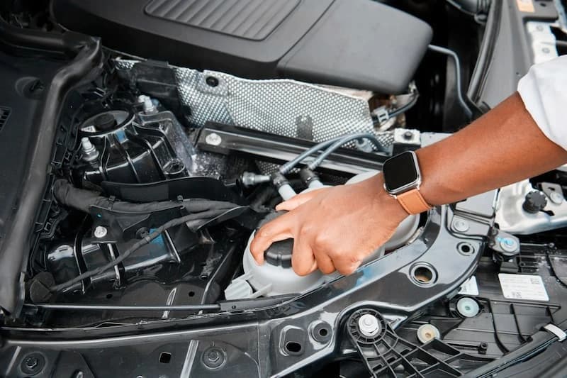 Engine and mechanical car inspection during PDI
